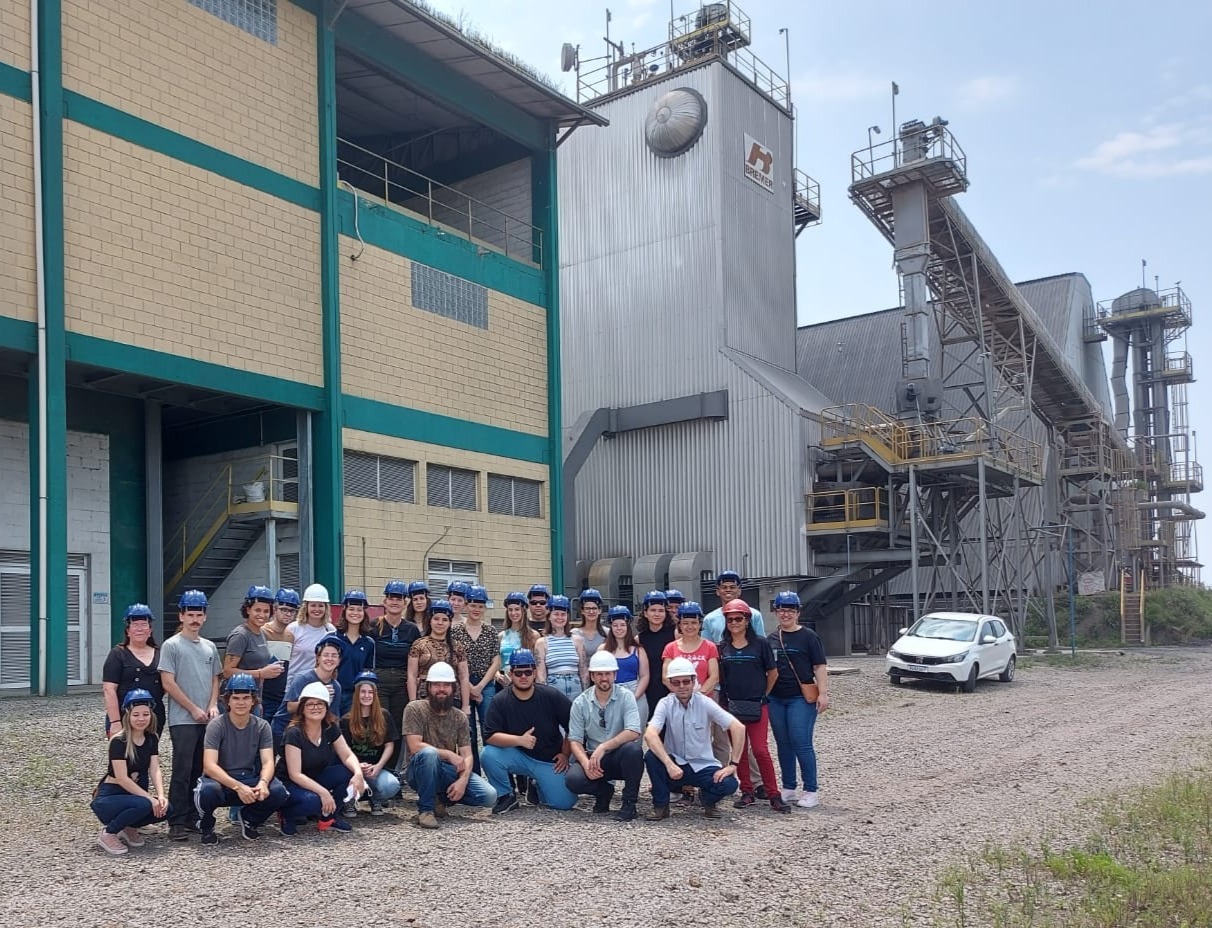 Estudantes dos cursos de Gestão Ambiental e Técnico em Meio Ambiente