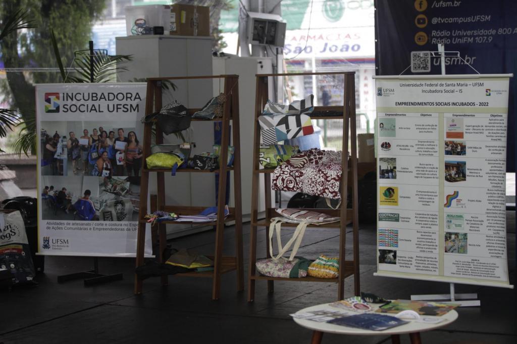 Estande Da Ufsm Na Feira Do Livro De Santa Maria Proporciona Diversão Conhecimento E Exposição 2704