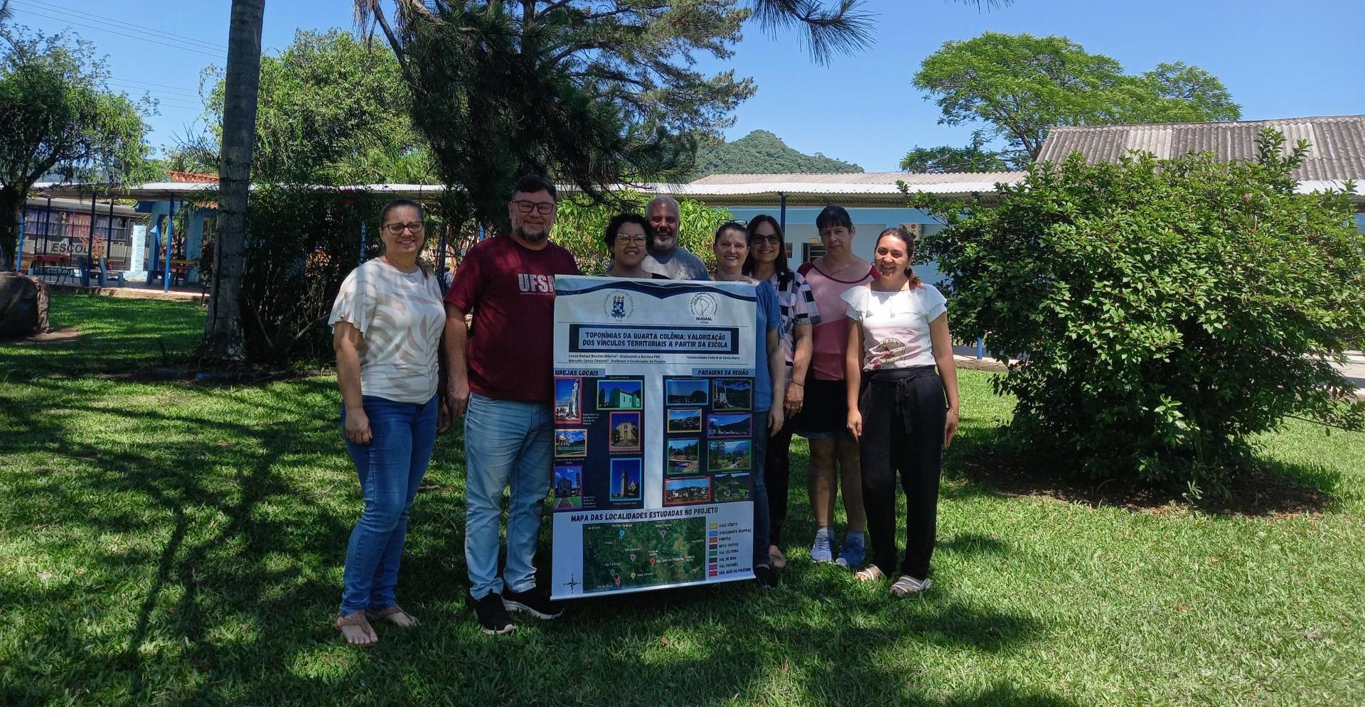 Foto colorida de equipe do projeto Toponímias da Quarta Colônia