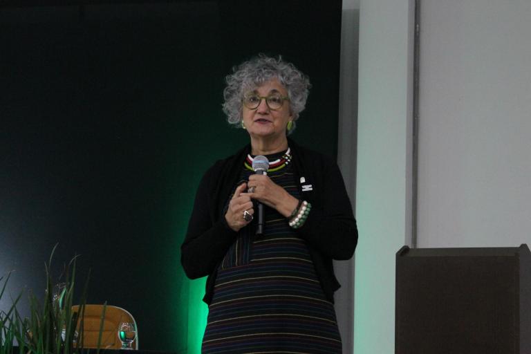 Palestra de Isabela Pordeus, pró-reitora de pós-graduação da UFMG