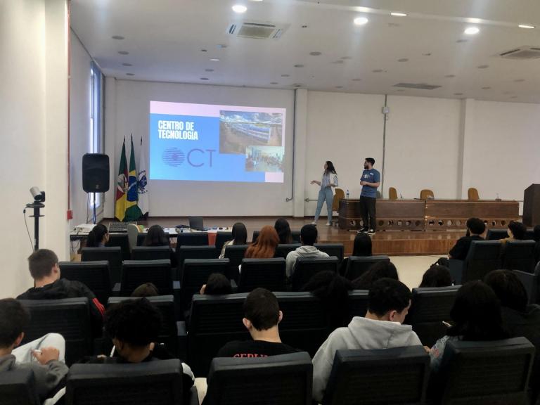 Apresentação do CT aos estudantes visitantes